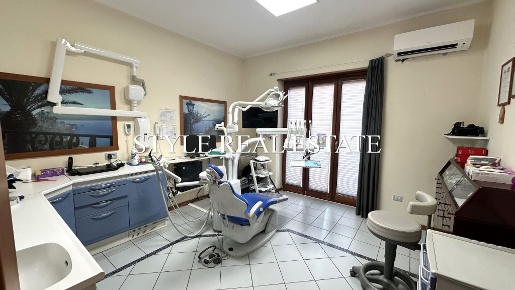 Foto Ufficio in VIA ADIGE, Siracusa di 145 m² con 6 locali in vendita