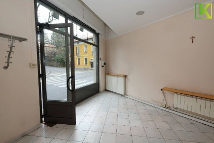 Foto Negozio in viale Sant'Antonio 73, Varese di 50 m² con 2 locali