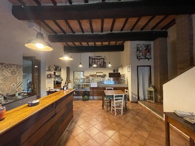 Foto Attività commerciale a Sovicille di 380 m² in vendita