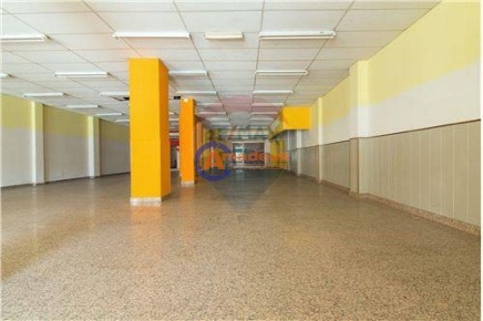 Foto Attività commerciale in viale immacolata, Mascali Centro di 300 m²