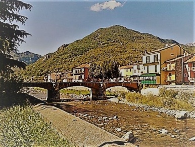Foto Negozio a Garessio di 200 m² con 5 locali in vendita