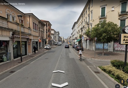 Foto Negozio in Via Piave, Venezia di 30 m² in vendita