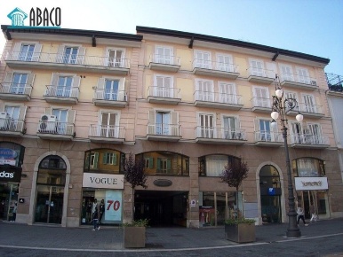 Foto Negozio in orso Vittorio Emanuele II s.n.c, Avellino di 255 m²