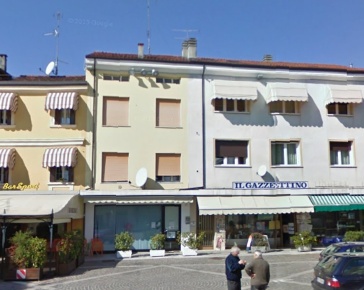 Foto Negozio in Piazza Duomo, Aviano di 63 m² in vendita