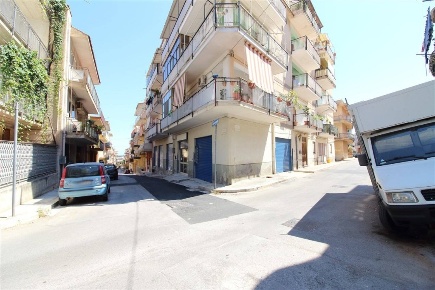 Foto Negozio a Villabate di 200 m² con 3 locali in vendita