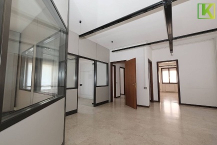 Foto Ufficio in via Sempione 2, Varese di 130 m² in affitto