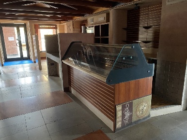Foto Attività commerciale in via dei carpani, Castelfranco Veneto di 300 m²