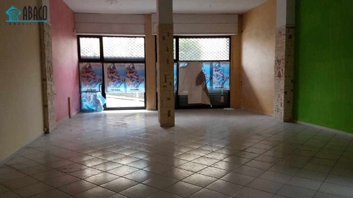 Foto Negozio in via Tuoro Cappuccini, Avellino di 200 m² in vendita
