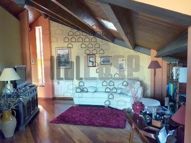 Foto Appartamento a Messina Villaggio Santo di 160 m² con 5 locali