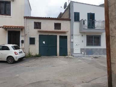 Foto Magazzino in via Saitta Longhi 130, Palermo di 90 m² con 1 locali