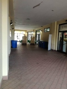 Foto Negozio in Via Roma, Mascalucia di 130 m² in vendita