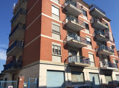 Foto Negozio in Via carlo santagata, Cuneo di 230 m² con 1 locali