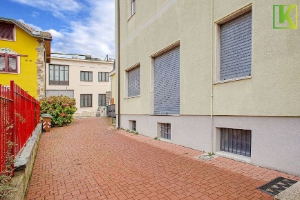 Foto Negozio in via Tonale 14, Varese di 300 m² con 7 locali in affitto