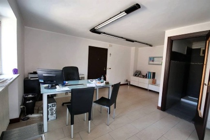 Foto Magazzino a Alba Corso Langhe, Moretta, Corso Cortemilia di 40 m²