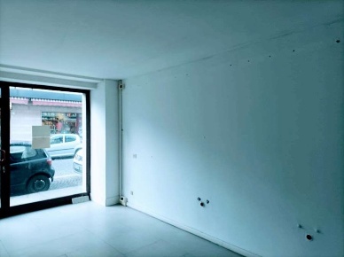 Foto Negozio in VIA BINDA, Domodossola Centro di 40 m² con 2 locali