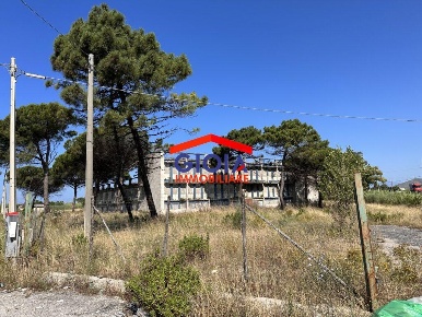Foto Capannone industriale a Mondragone di 3000 m² in vendita