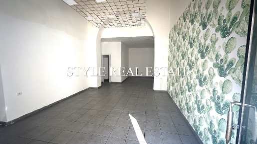 Foto Negozio in VIALE XX SETTEMBRE, Siracusa di 42 m² con 1 locali