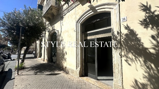 Foto Negozio in VIALE XX SETTEMBRE, Siracusa di 42 m² con 1 locali