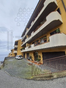 Foto Appartamento in via archimede sperone, Messina di 115 m² con 4 locali