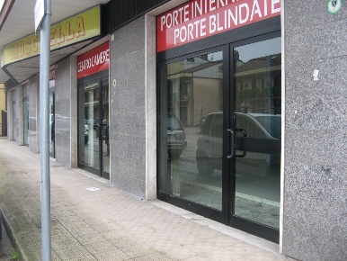 Foto Negozio in via pianodardine, Atripalda di 200 m² in vendita