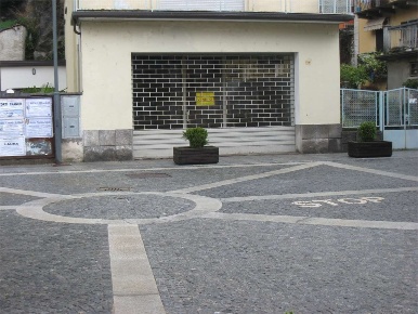 Foto Negozio in LEPONZI 12, Piedimulera Centro di 85 m² con 3 locali