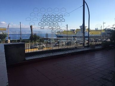 Foto Appartamento in VIALE DELLA LIBERTA', Messina di 240 m² con 5 locali
