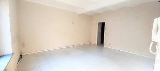 Foto Negozio in via fratelli vicari s.n.c, Castagnole delle Lanze di 35 m²