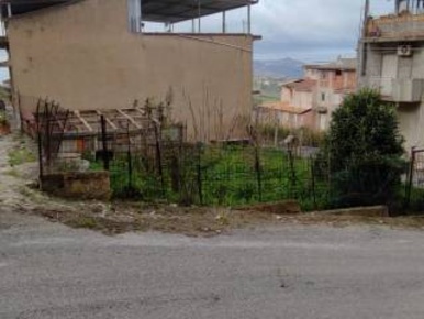 Foto Terreno edificabile in Via Emanuele Notarbartolo, Favara di 150 m²