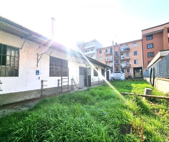 Foto Magazzino in via massaia 1, Novara di 200 m² con 1 locali in vendita