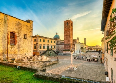 Foto Attività commerciale a Pietrasanta di 360 m² con 4 locali in vendita