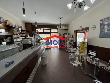 Foto Attività commerciale in mondragone, Mondragone di 80 m² con 2 locali