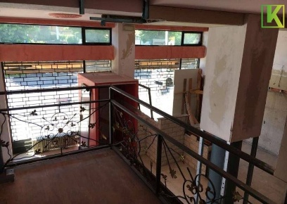 Foto Negozio in via Catalani Alfredo 1, Varese di 155 m² con 3 locali