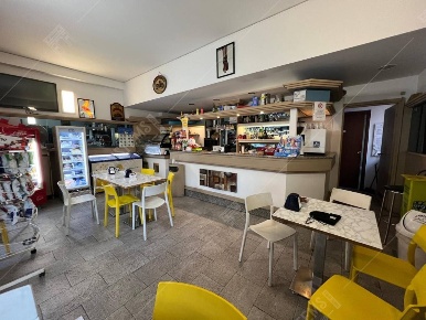 Foto Attività commerciale in Via Fratelli Cairoli 9 - Cornaredo Milano,