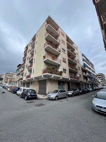 Foto Negozio in Via del Santo, Messina di 180 m² con 2 locali in vendita