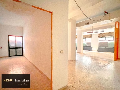 Foto Negozio in VIALE SCALA GRECA, Siracusa di 210 m² in affitto