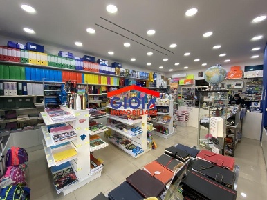 Foto Attività commerciale a Mondragone di 70 m² con 2 locali in vendita