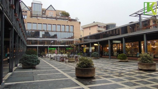Foto Negozio in piazza XX Settembre 1, Varese di 128 m² con 4 locali