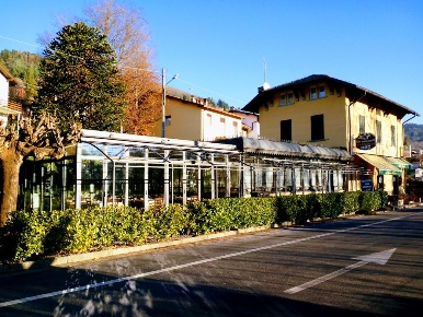 Foto Attività commerciale a Premeno di 350 m² con 10 locali in vendita