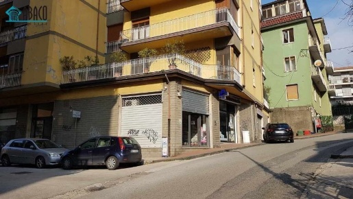 Foto Negozio in via Tuoro Cappuccini, Avellino di 38 m² in affitto