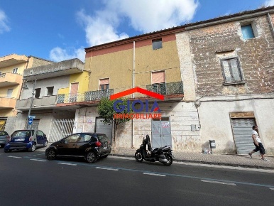 Foto Attività commerciale in mondragone corso umberto I 153, Mondragone