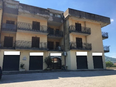 Foto Negozio a Manocalzati di 400 m² con 3 locali in vendita