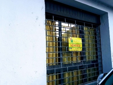 Foto Negozio in bianchi nobello 47, Villadossola di 100 m² con 4 locali
