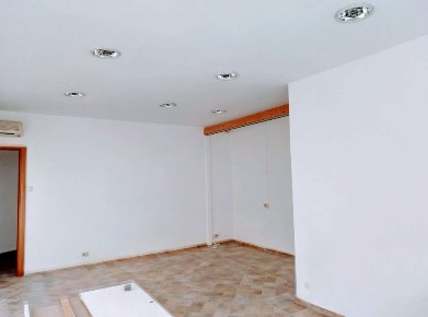Foto Negozio in piazza repubblica 14, Villadossola di 80 m² con 3 locali