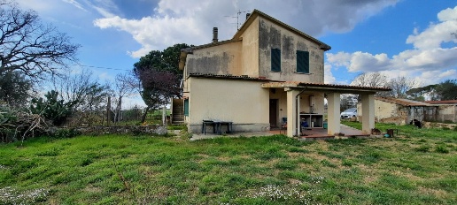 Foto Rustico a Magliano in Toscana di 160 m² con 7 locali in vendita