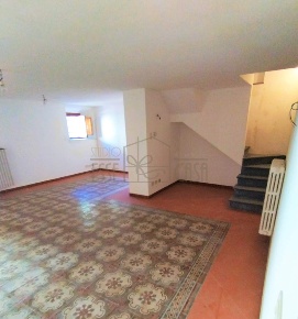 Foto Rustico a Camaiore Camaiore Paese di 190 m² con 7 locali in vendita
