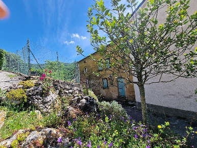 Foto Rustico a Lusiana Conco di 70 m² con 5 locali in vendita