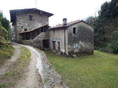 Foto Rustico a Pietrasanta di 80 m² con 5 locali in vendita