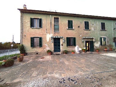Foto Rustico a Pistoia di 250 m² con 8 locali in vendita