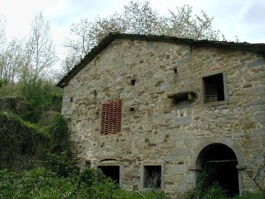 Foto Rustico a Chiusi della Verna Centro di 7000 m² con 99 locali