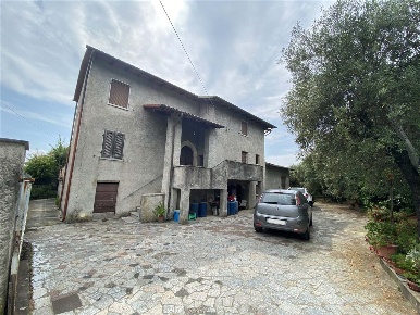 Foto Rustico a Seravezza Ripa Pozzi Querceta Ponterosso di 300 m²